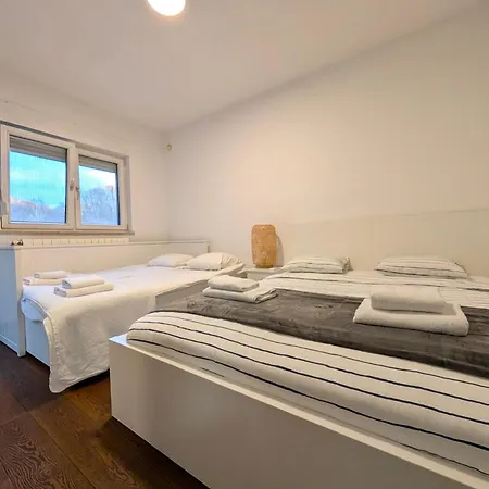 Forrest-hugging Townhouse With Private Garden Zagreb